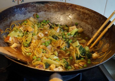 WOK DE NOUILLES SAUTÉES AU POULET